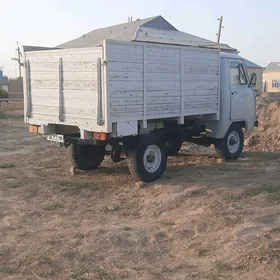 UAZ 452 1990