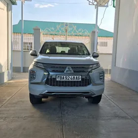 Mitsubishi Pajero 2020