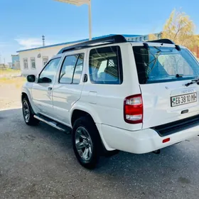 Nissan Pathfinder 2000