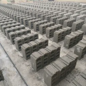 Beton kerpiç