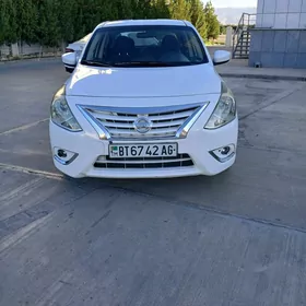 Nissan Versa 2015
