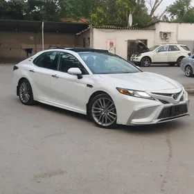 Toyota Camry 2021