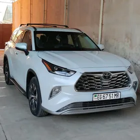 Toyota Highlander 2021