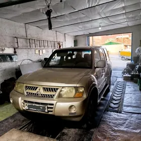 Mitsubishi Pajero 2003