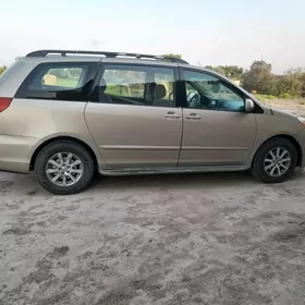 Toyota Sienna 2005
