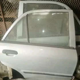 Mazda 323 yzky gapylar