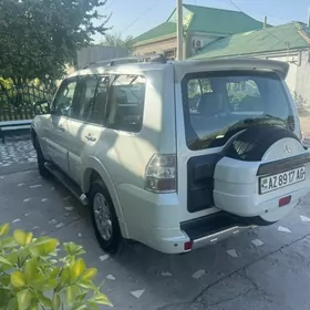 Mitsubishi Pajero 2014