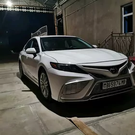Toyota Camry 2021