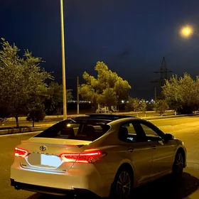 Toyota Camry 2018