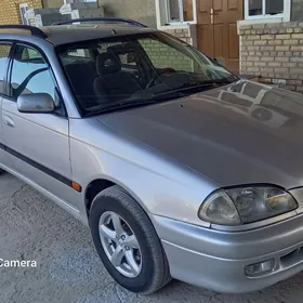 Toyota Avensis 1999