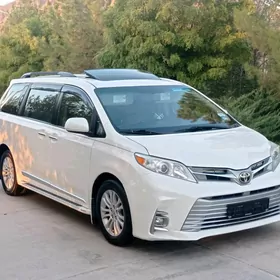 Toyota Sienna 2016