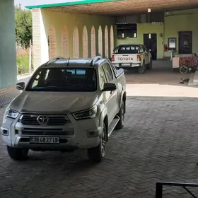Toyota Hilux 2021