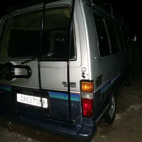 Toyota Hiace 1989
