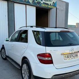 Mercedes-Benz ML350 2005