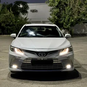 Toyota Camry 2019