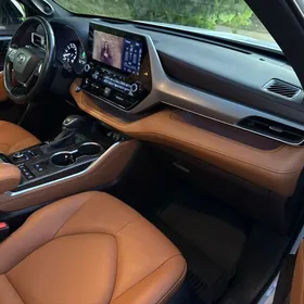 Toyota Highlander 2020