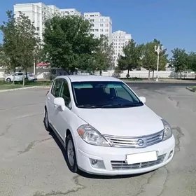 Nissan Versa 2012