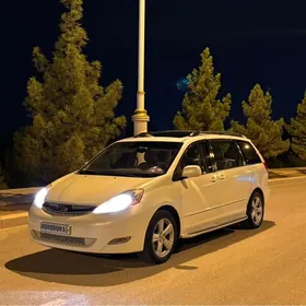 Toyota Sienna 2003