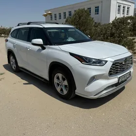 Toyota Highlander 2021