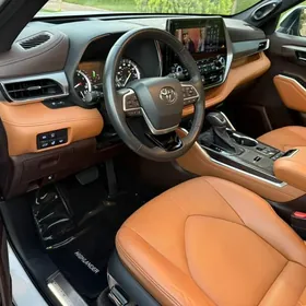 Toyota Highlander 2020
