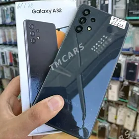 Samsung A32.....  A04.
