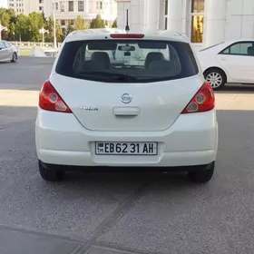 Nissan Tiida 2008