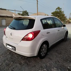Nissan Tiida 2006