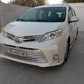 Toyota Sienna 2019