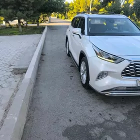 Toyota Highlander 2021