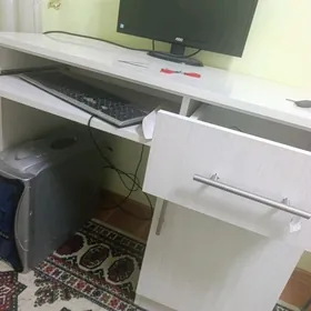 kompýuterni stol