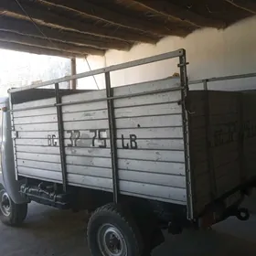 UAZ Profi 2001