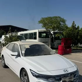 Hyundai Elantra 2025