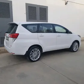 Toyota Innova 2020