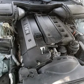BMW E39 1998