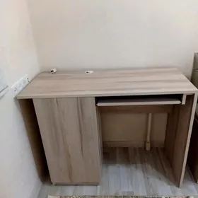 Компьютерный стол.