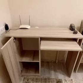 Компьютерный стол.