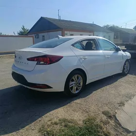 Hyundai Elantra 2019
