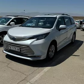Toyota Sienna 2021
