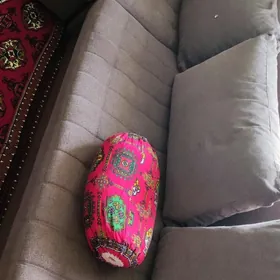 Диван