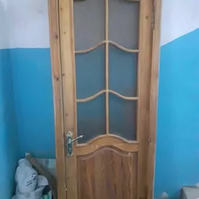 деревянная дверь