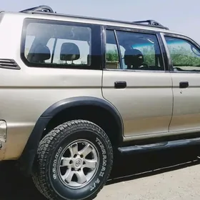 Mitsubishi Montero Sport 1999