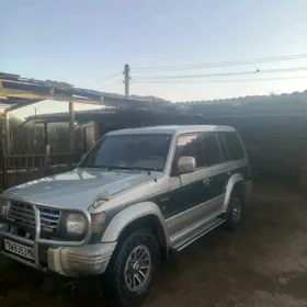 Mitsubishi Pajero 1993