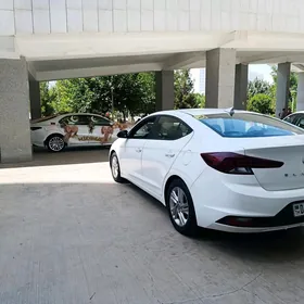 Hyundai Elantra 2019