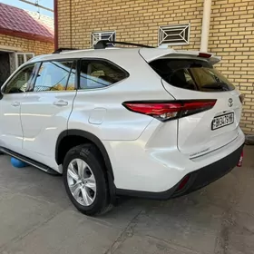 Toyota Highlander 2021