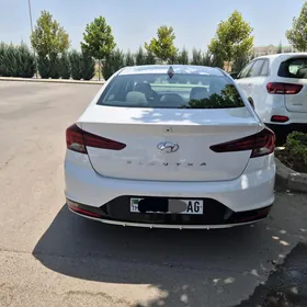Hyundai Elantra 2019