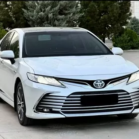 Toyota Camry 2021