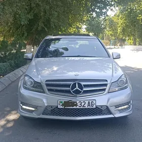 Mercedes-Benz C300 2012