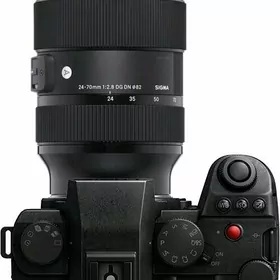 Lumix s5iix