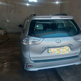 Toyota Sienna 2011