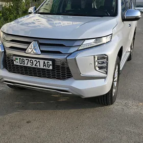 Mitsubishi Pajero 2020